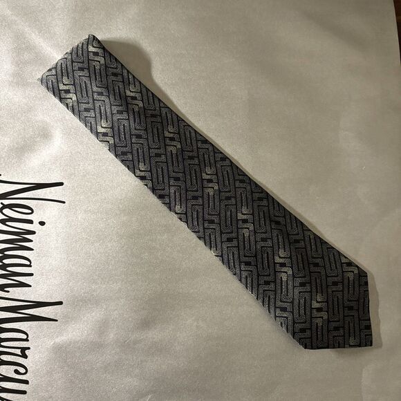 PRE OWNED DESIGNER GIORGIO ARMANI TIE - Picture 2 of 4